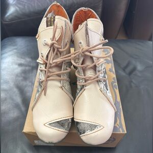 TMA EYES Lace-Up Boots Newspaper Print Leather Ankle Boots